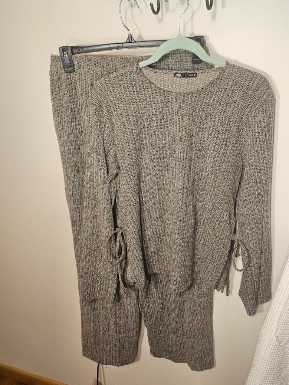 Zara 2 piece knitted long sleeve travel lounge set- large